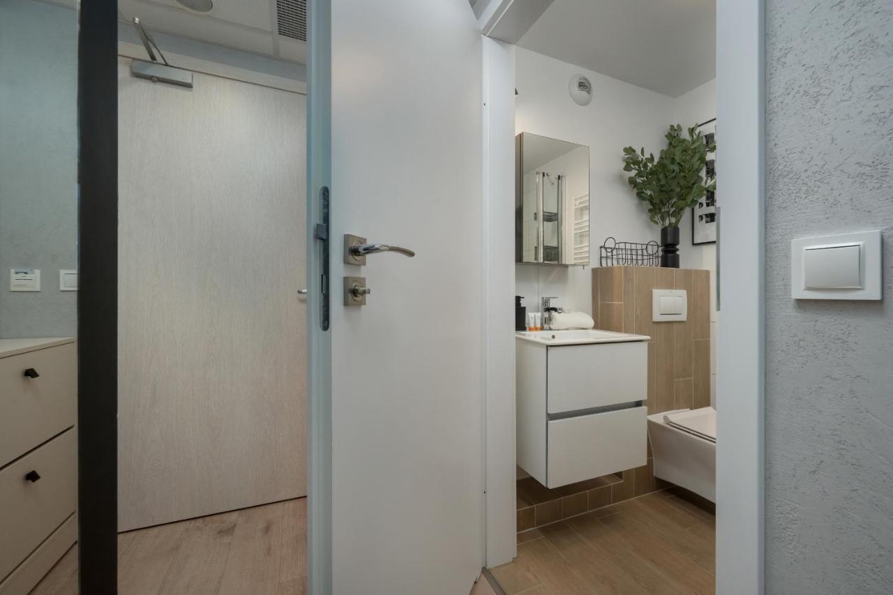 Trendy Studios With Home Office Near Wroclaw Main Station By Noclegi Renters Zewnętrze zdjęcie