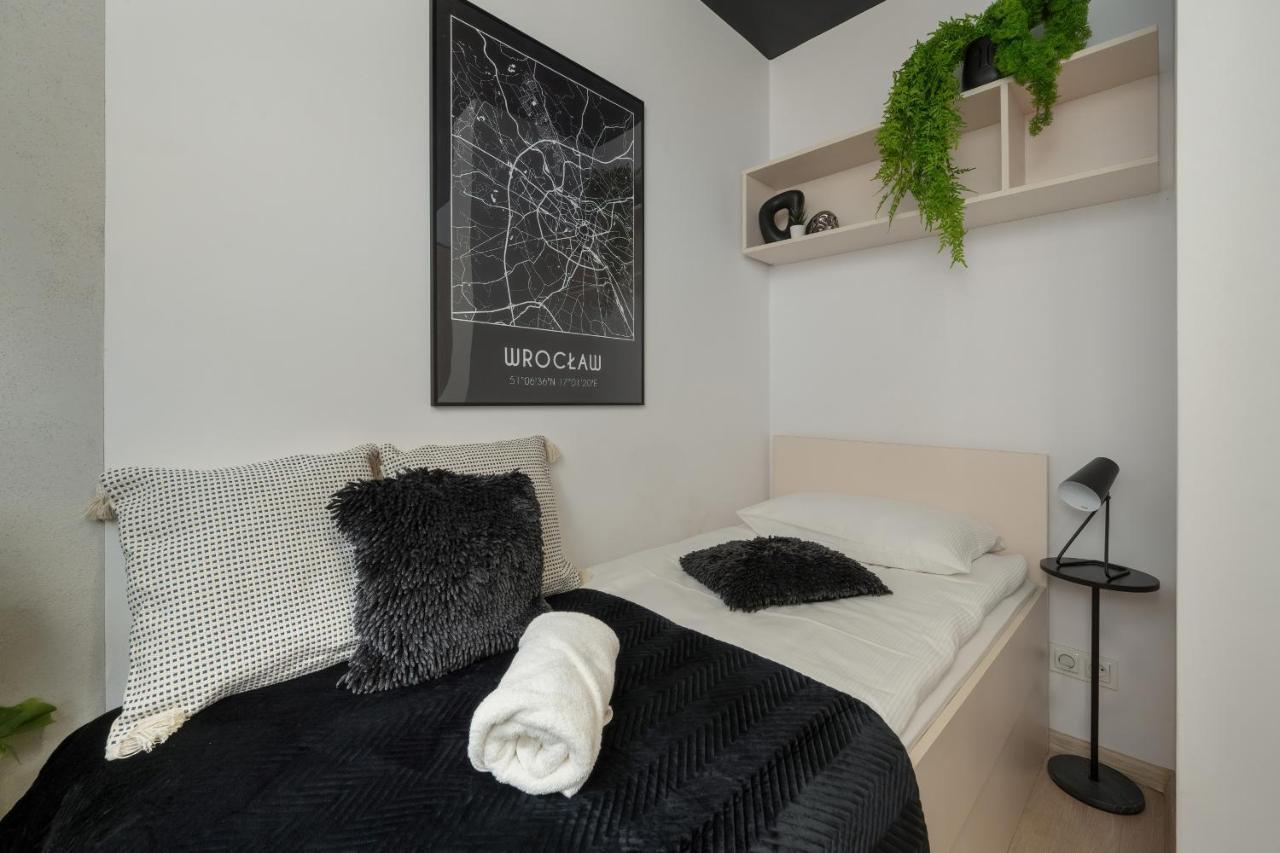 Trendy Studios With Home Office Near Wroclaw Main Station By Noclegi Renters Zewnętrze zdjęcie
