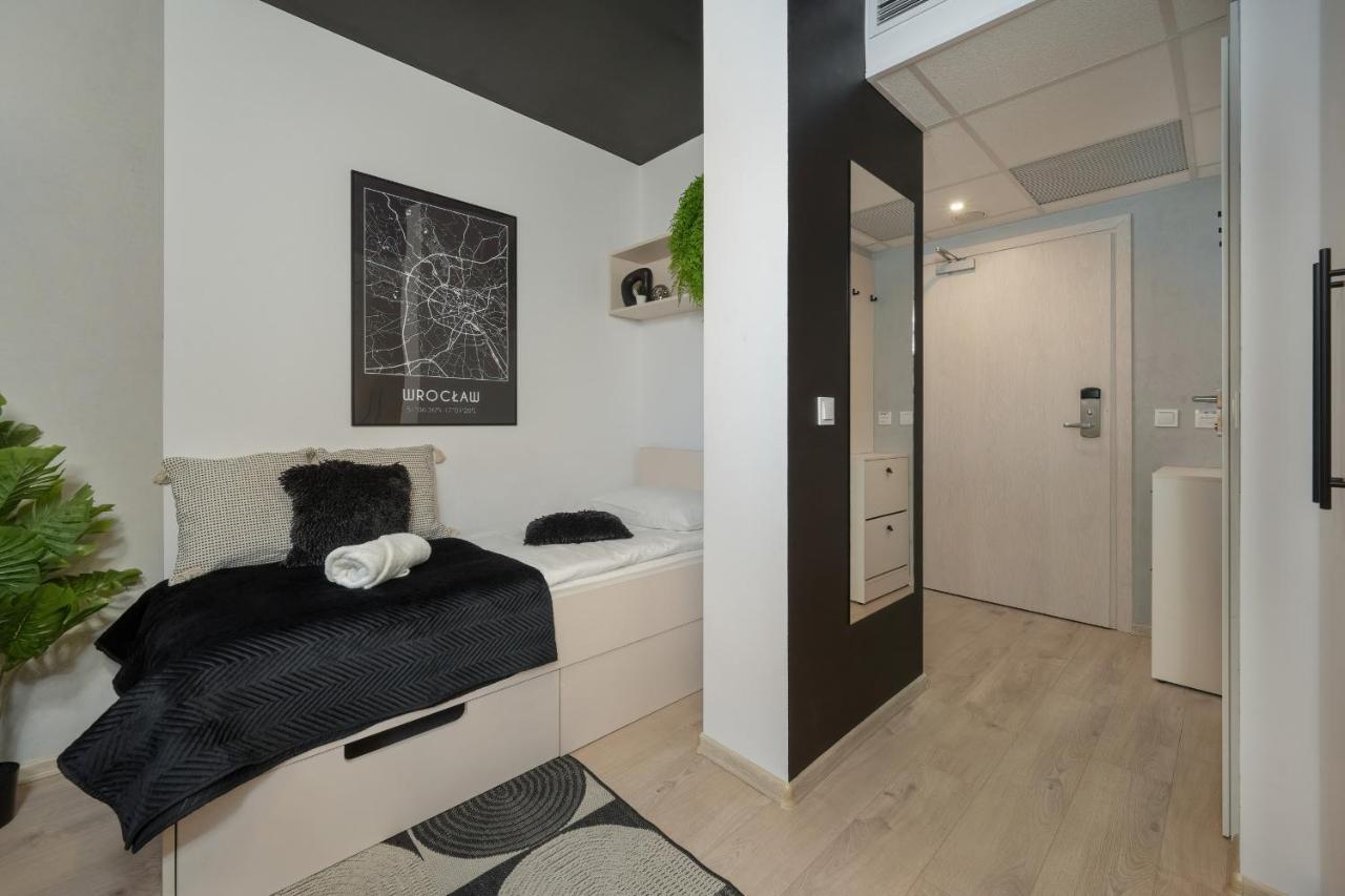 Trendy Studios With Home Office Near Wroclaw Main Station By Noclegi Renters Zewnętrze zdjęcie