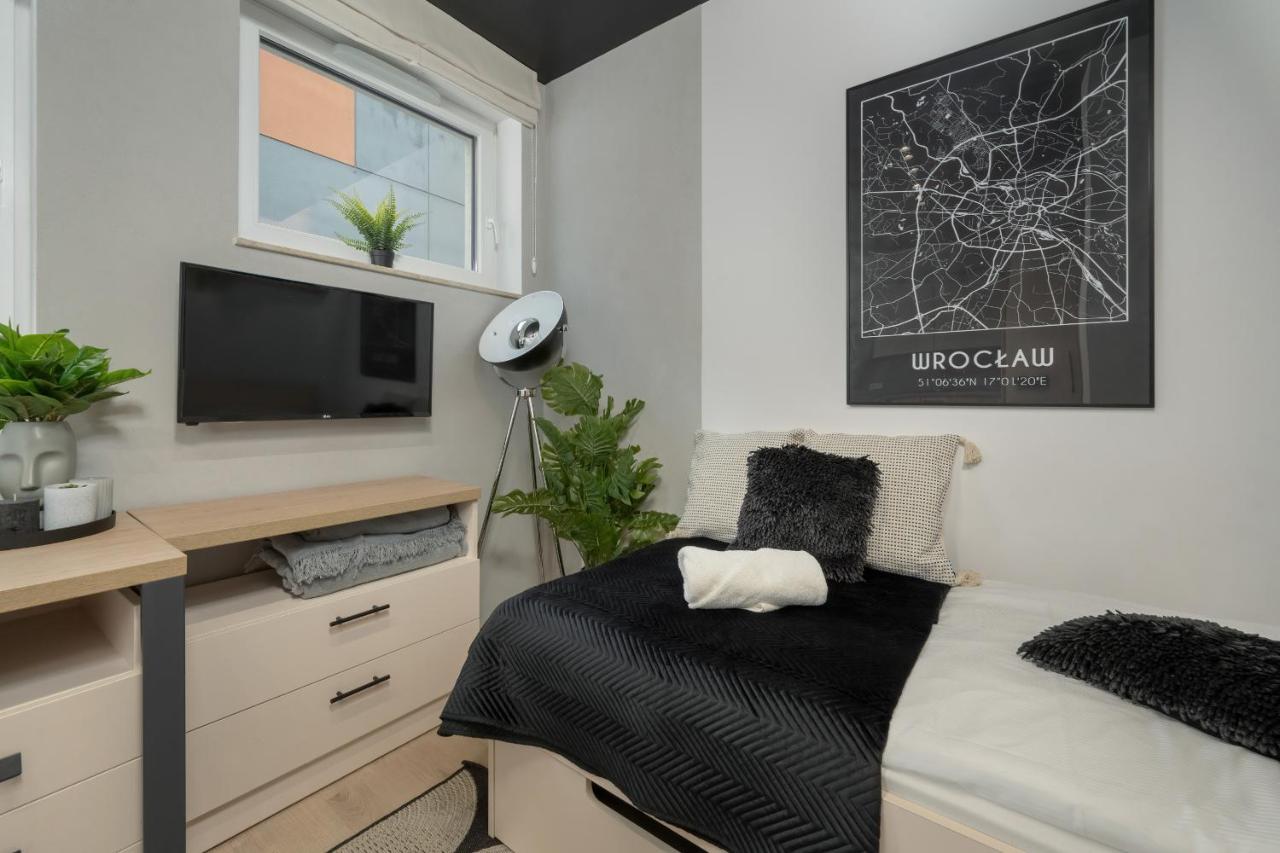 Trendy Studios With Home Office Near Wroclaw Main Station By Noclegi Renters Zewnętrze zdjęcie