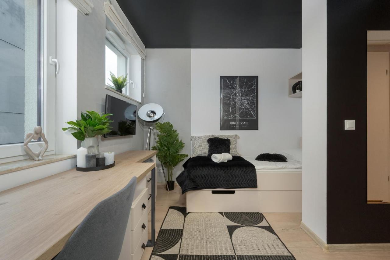 Trendy Studios With Home Office Near Wroclaw Main Station By Noclegi Renters Zewnętrze zdjęcie